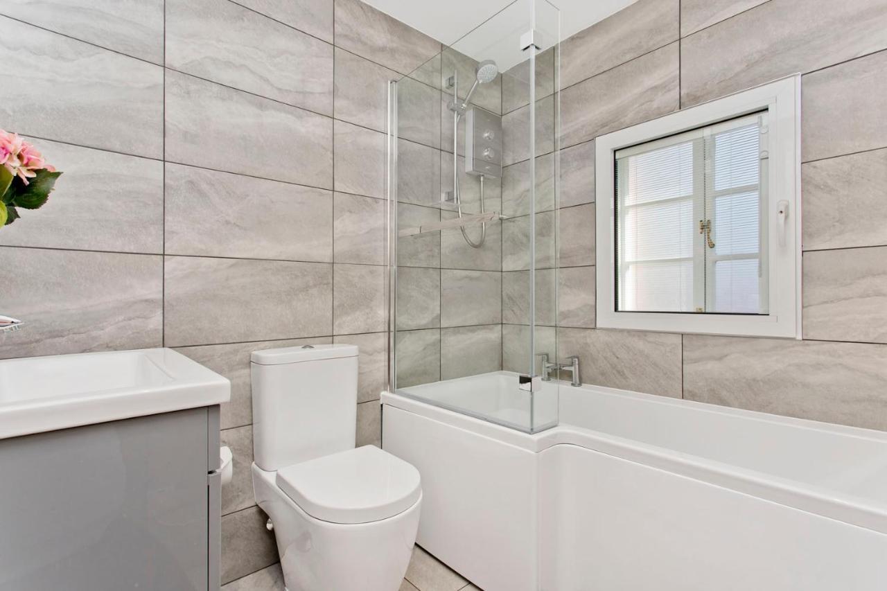 Newly Reno'D 2 Bed With Free Parking Apartment EDI Exterior photo