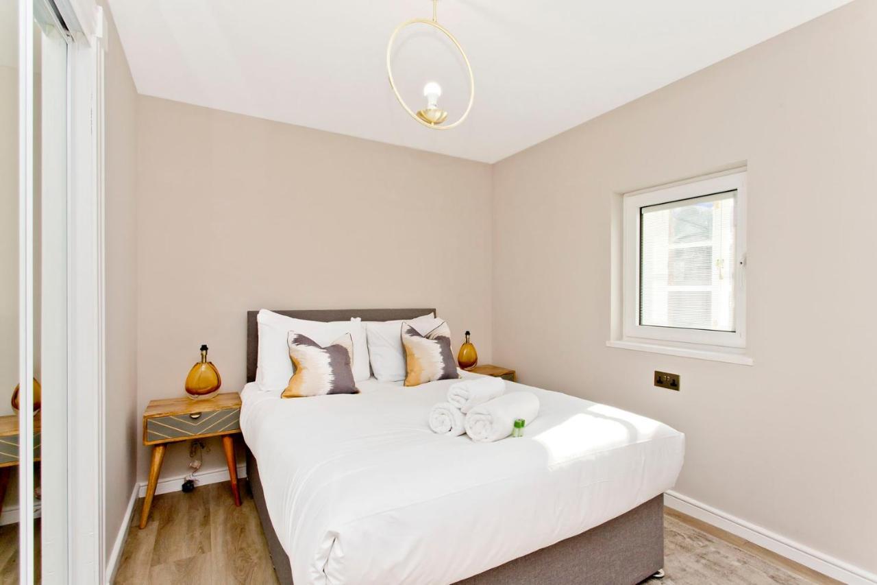Newly Reno'D 2 Bed With Free Parking Apartment EDI Exterior photo