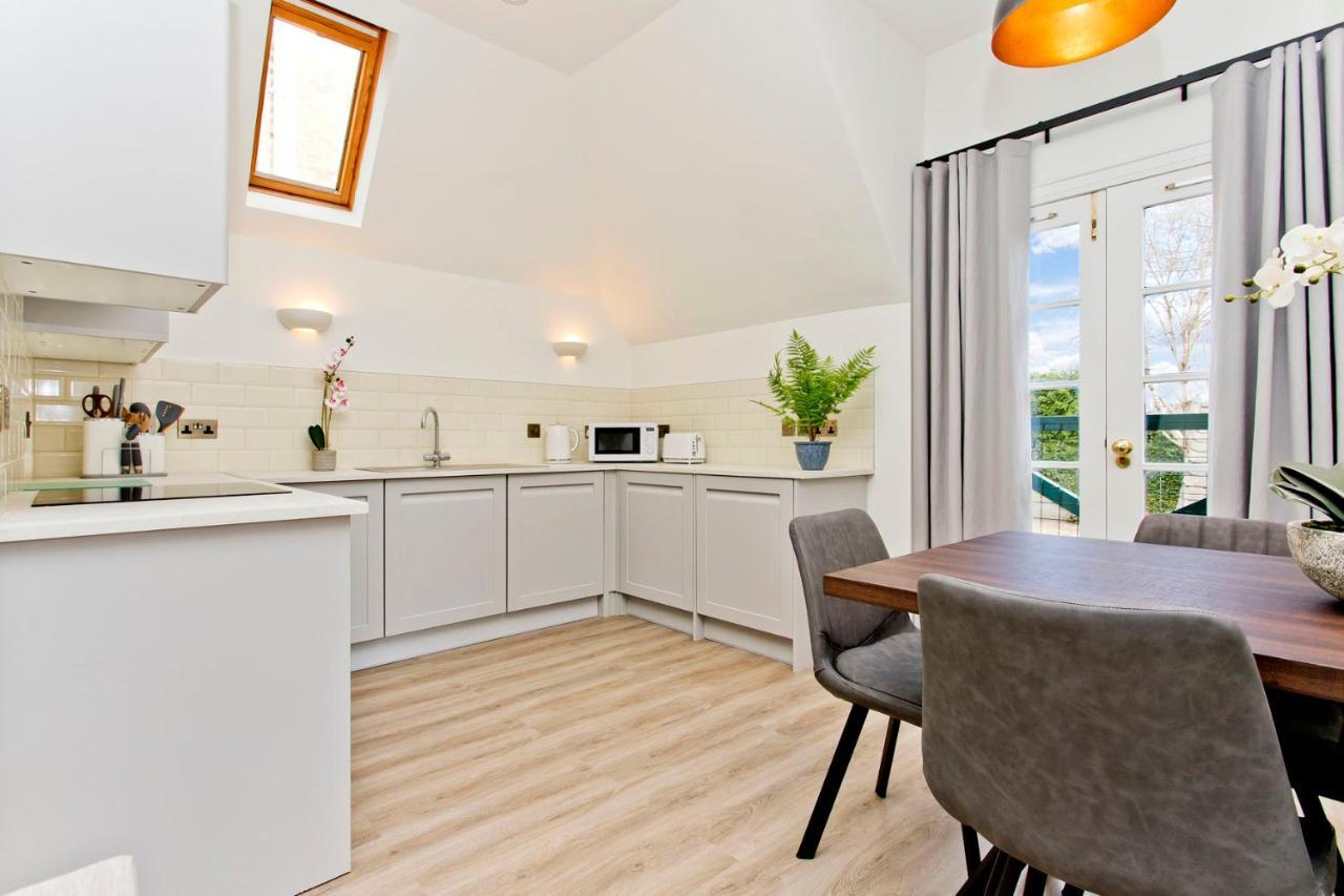Newly Reno'D 2 Bed With Free Parking Apartment EDI Exterior photo