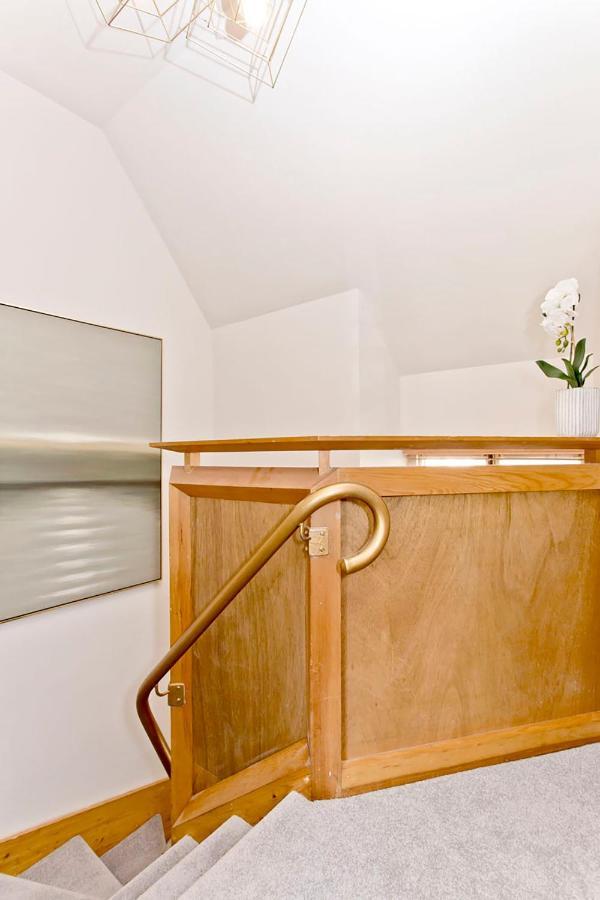 Newly Reno'D 2 Bed With Free Parking Apartment EDI Exterior photo