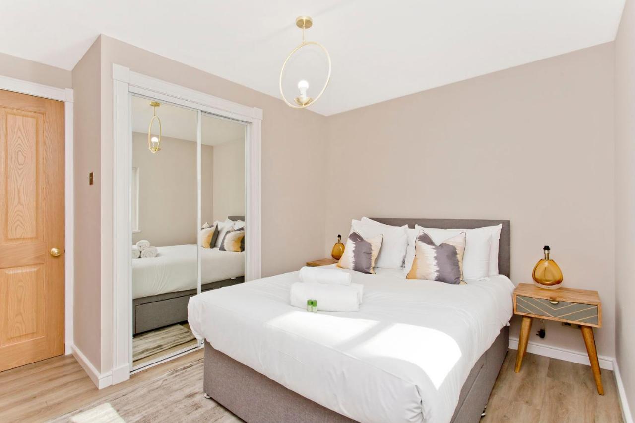Newly Reno'D 2 Bed With Free Parking Apartment EDI Exterior photo